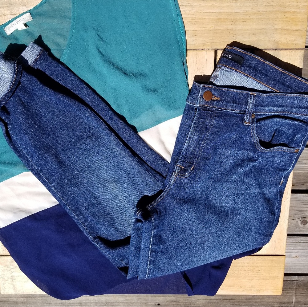 J Brand  indigo mid-rise  capris size 31